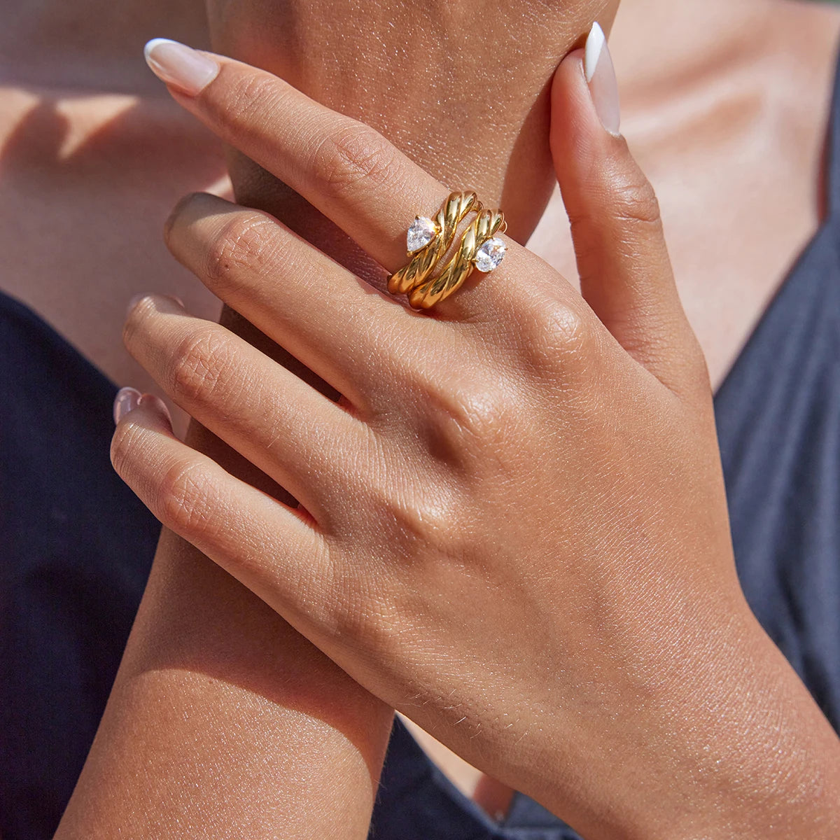 Uworld Minimal Classic 18K Gold Color Plated Stainless Steel White Zircon Droplet Fried Dough Twists Pattern Ring Stackable Oval