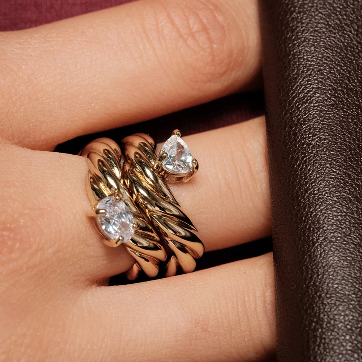 Uworld Minimal Classic 18K Gold Color Plated Stainless Steel White Zircon Droplet Fried Dough Twists Pattern Ring Stackable Oval